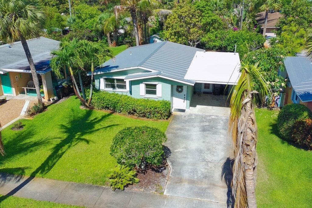 262 SE Monterey Avenue, Stuart FL 34996 photo 4
