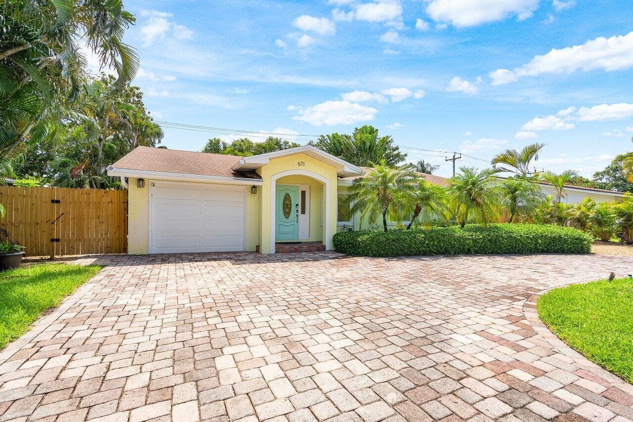 671 Lindell Boulevard, Delray Beach FL 33444 photo 2