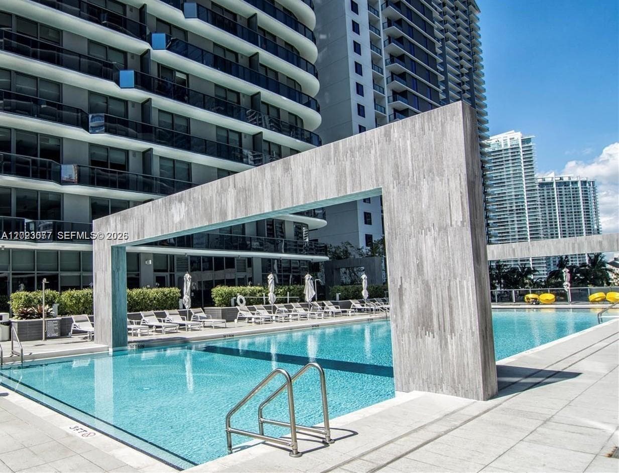 45 SW 9th St # 3501, Miami FL 33130 photo 3
