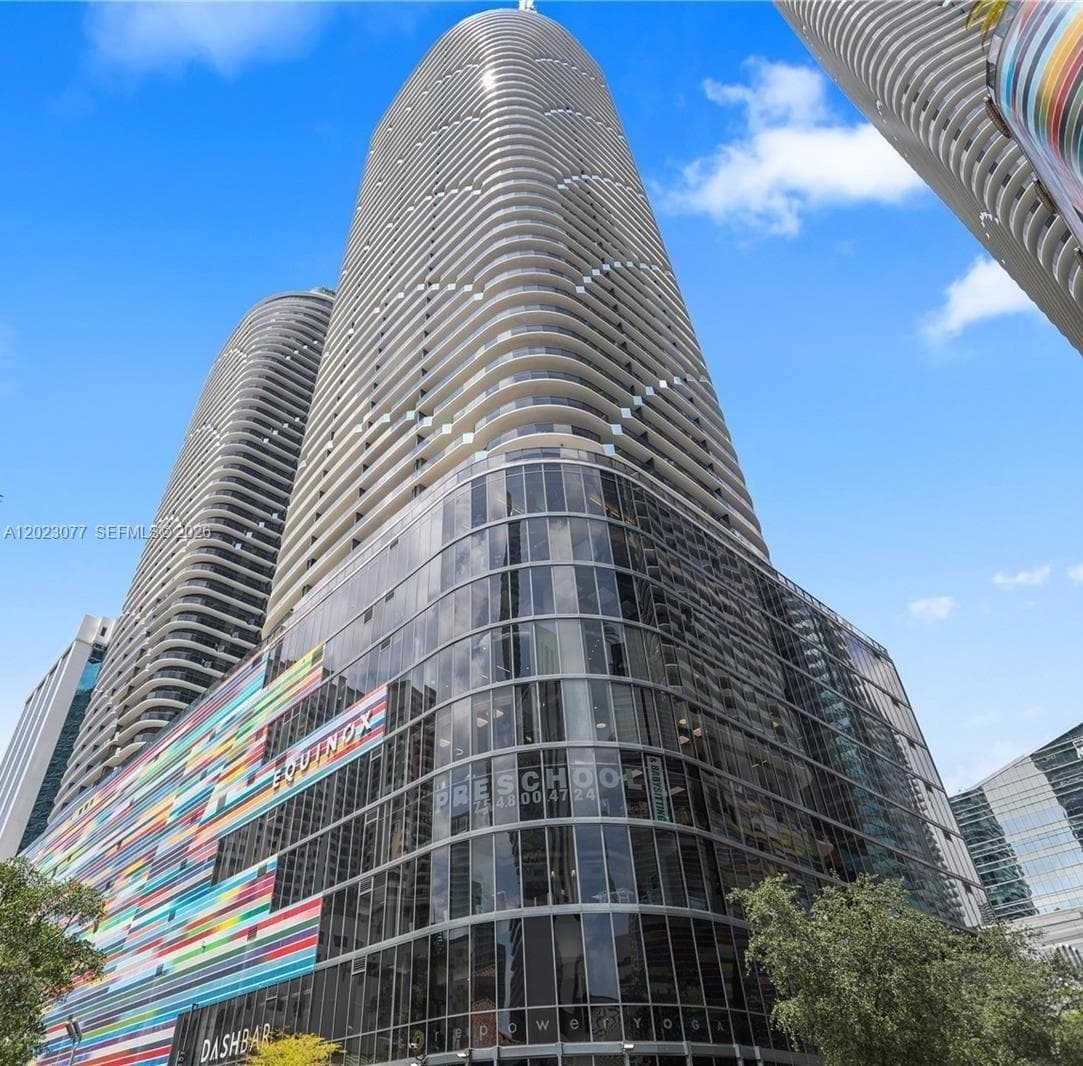 45 SW 9th St # 3501, Miami FL 33130