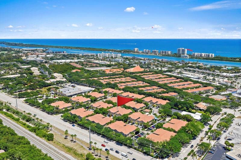 114 Lighthouse Circle Unit C, Tequesta FL 33469 photo 3