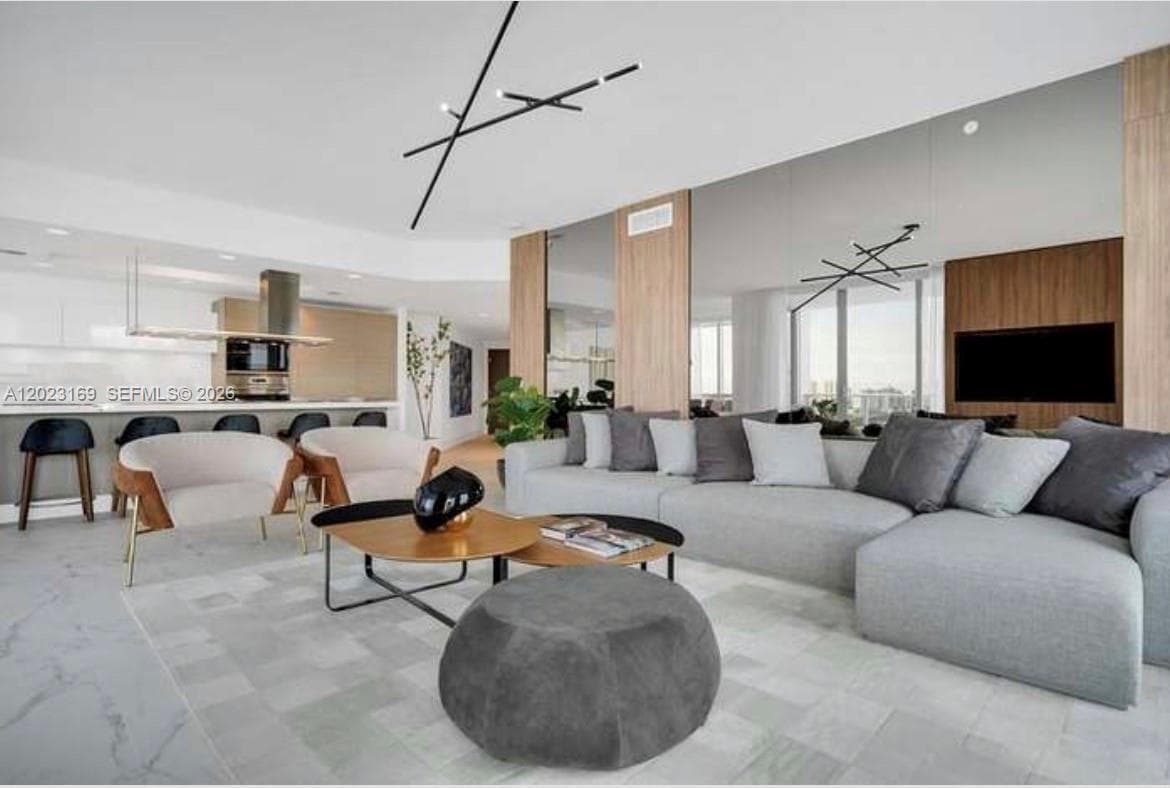 17111 Biscayne Blvd # 2209, North Miami Beach FL 33160 photo 2