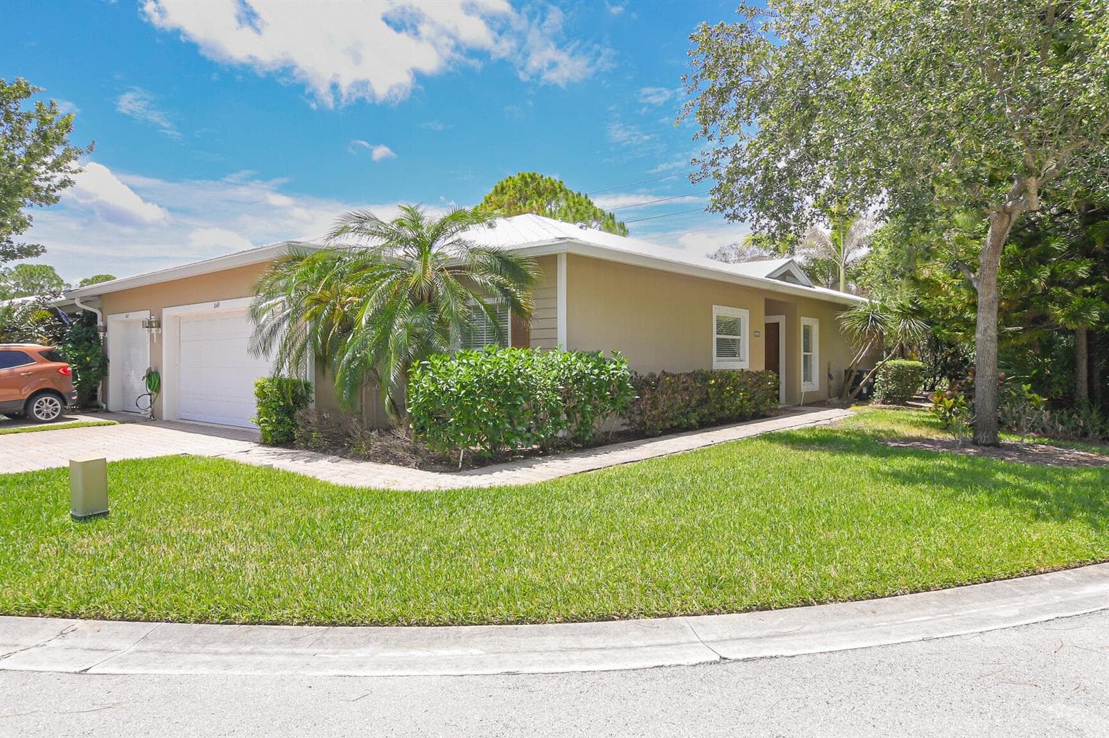 649 NE Bent Paddle Lane, Port St. Lucie FL 34983 photo 2