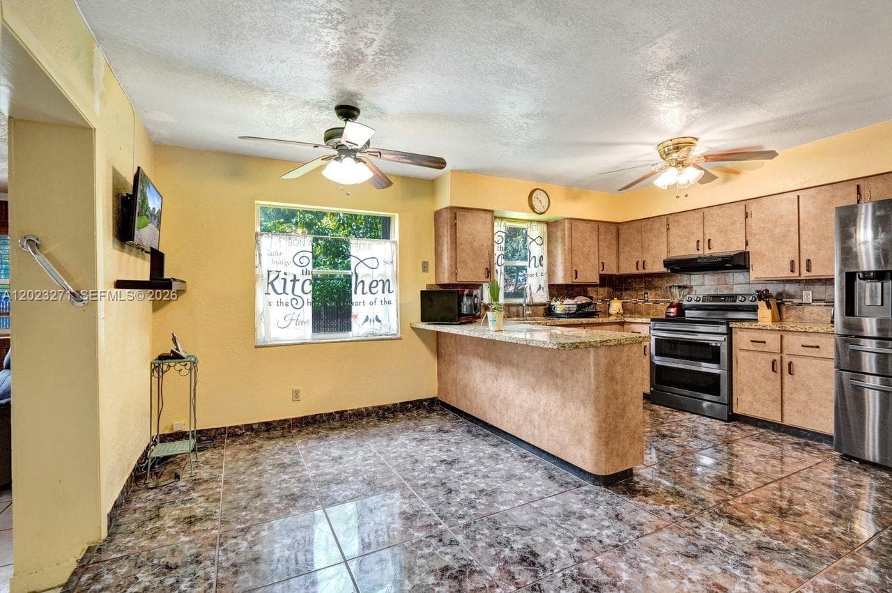 1020 NW 25th Ave, Fort Lauderdale FL 33311 photo 4