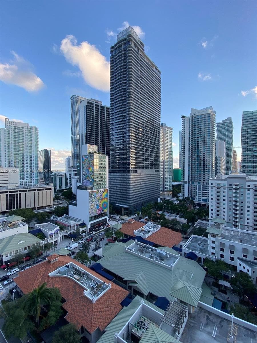 55 SW 9th St # 1503, Miami FL 33130