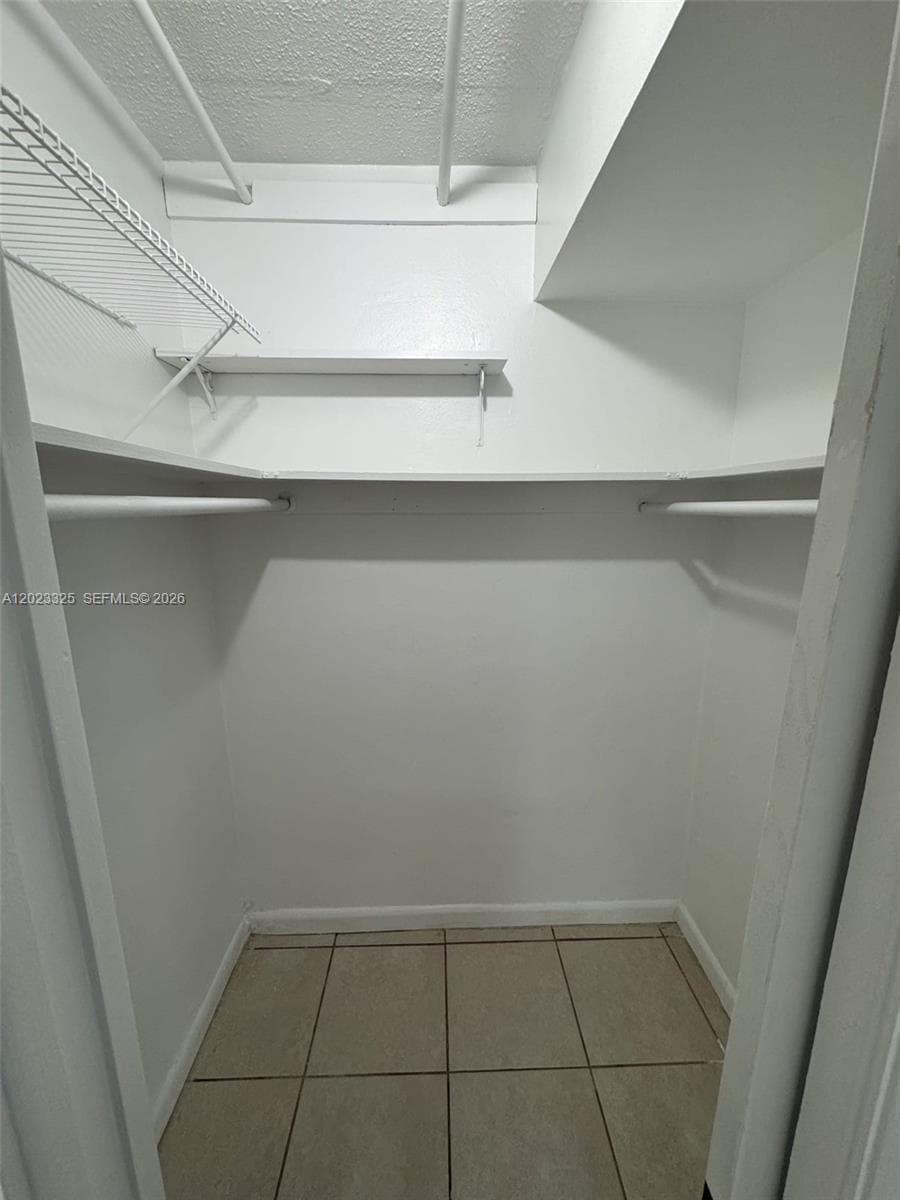 1643 NE Miami Gardens Dr # 121, Miami, FL 33179 photo 2
