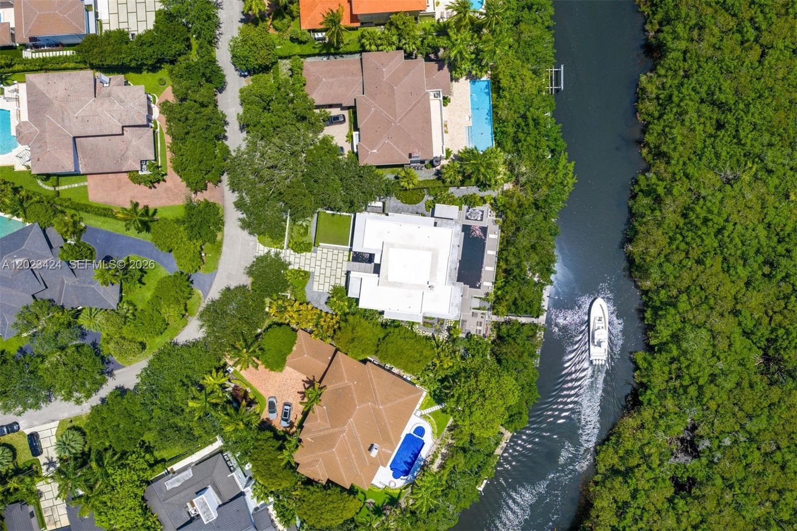 132 Paloma Dr, Coral Gables FL 33143 photo 2