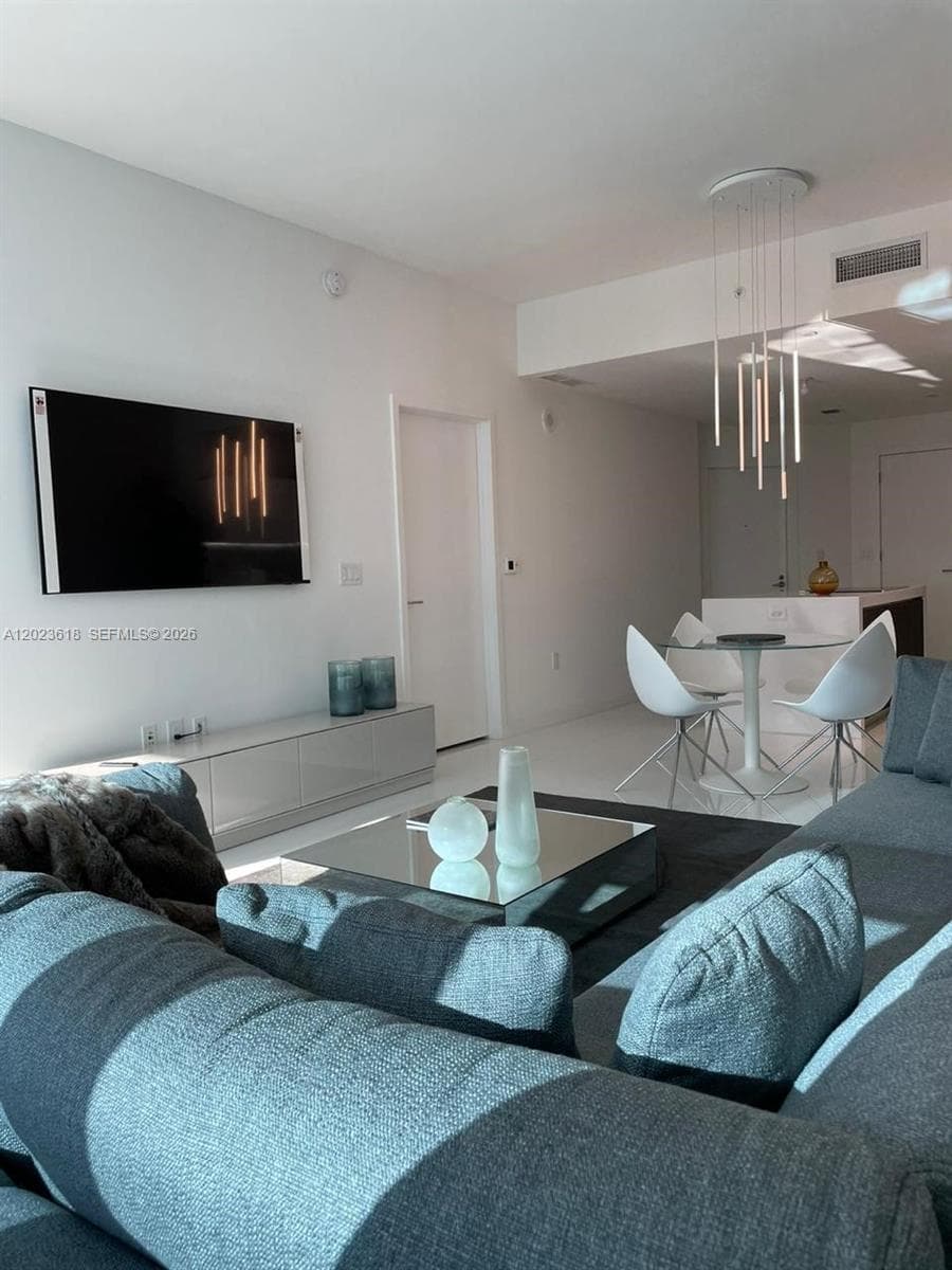 851 NE 1st Ave # 1006, Miami FL 33132 photo 2