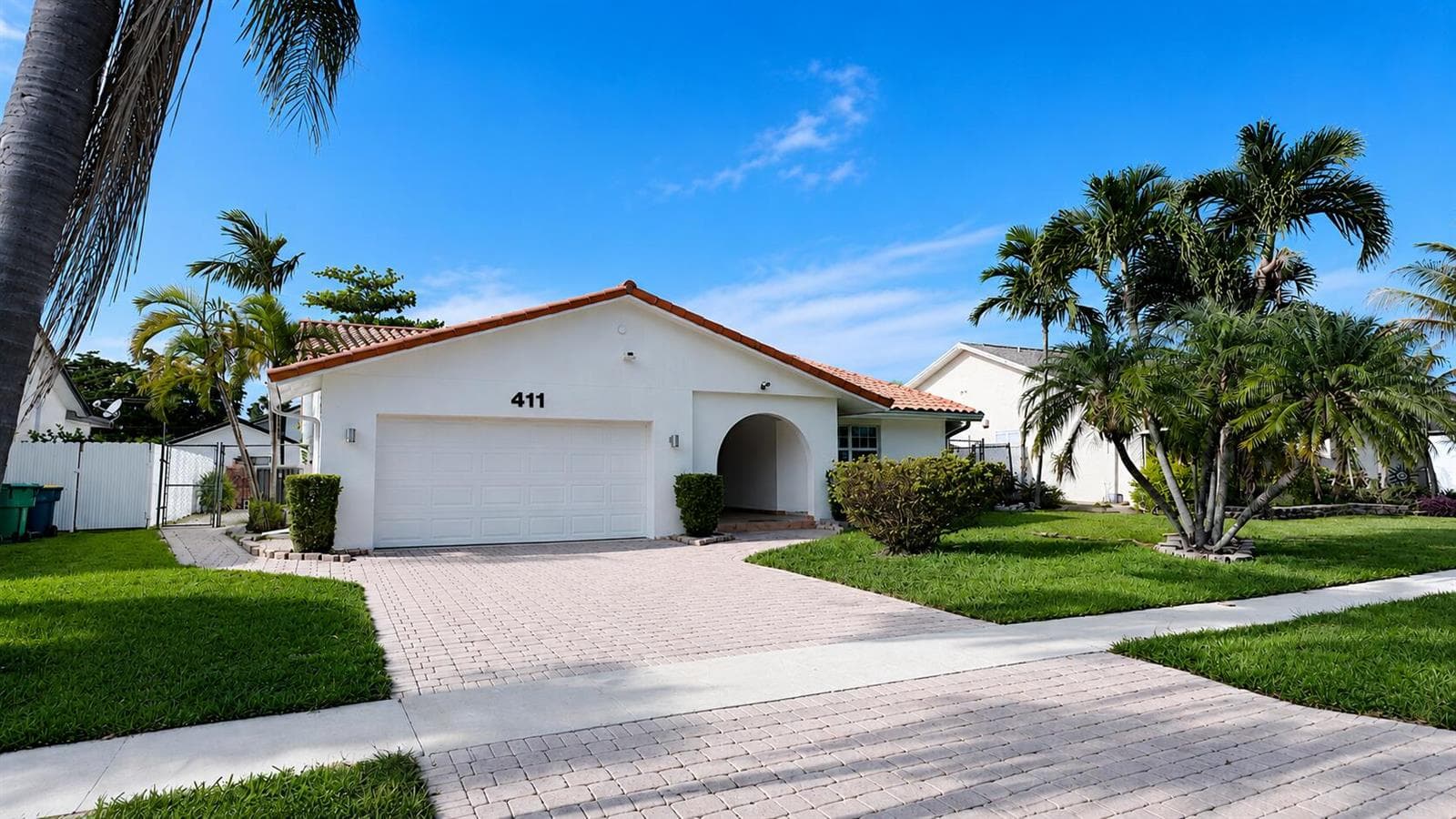 411 SE 4th Street, Dania Beach FL 33004 photo 2