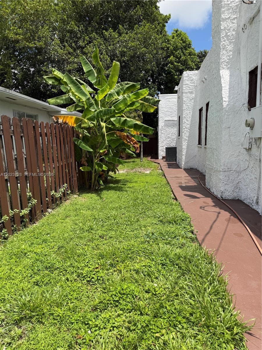 1727 NW 50th St, Miami FL 33142 photo 5