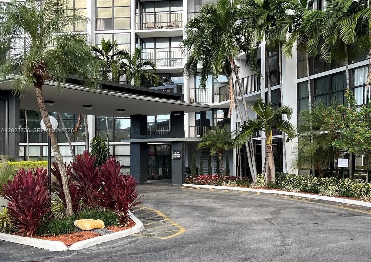 800 Parkview Dr # 430, Hallandale Beach FL 33009 photo 2