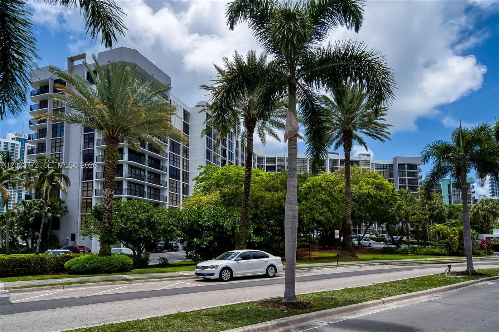 600 SW Parkview Dr # 505, Hallandale Beach FL 33009 photo 3