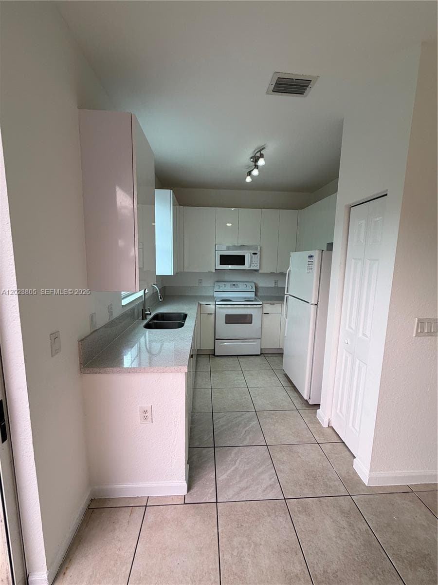 607 NE 21st Ter, Homestead FL 33033 photo 5
