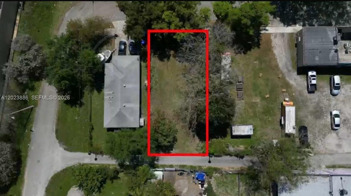 665 NW 43rd St, Miami FL 33127 photo 5