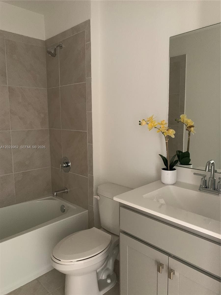 1068 SE 24th Ave, Homestead FL 33035 photo 4