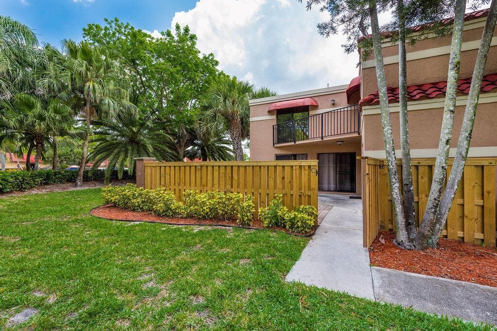 8050 Severn Drive # C, Boca Raton FL 33433 photo 2