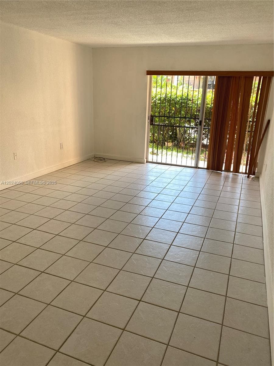 1300 W 47th Pl # 118, Hialeah FL 33012 photo 2