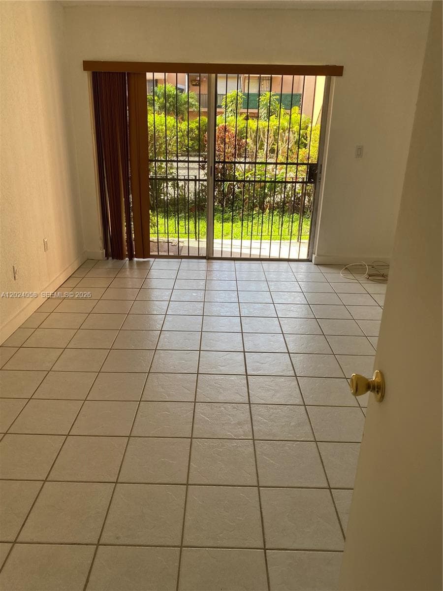 1300 W 47th Pl # 118, Hialeah FL 33012 photo 3