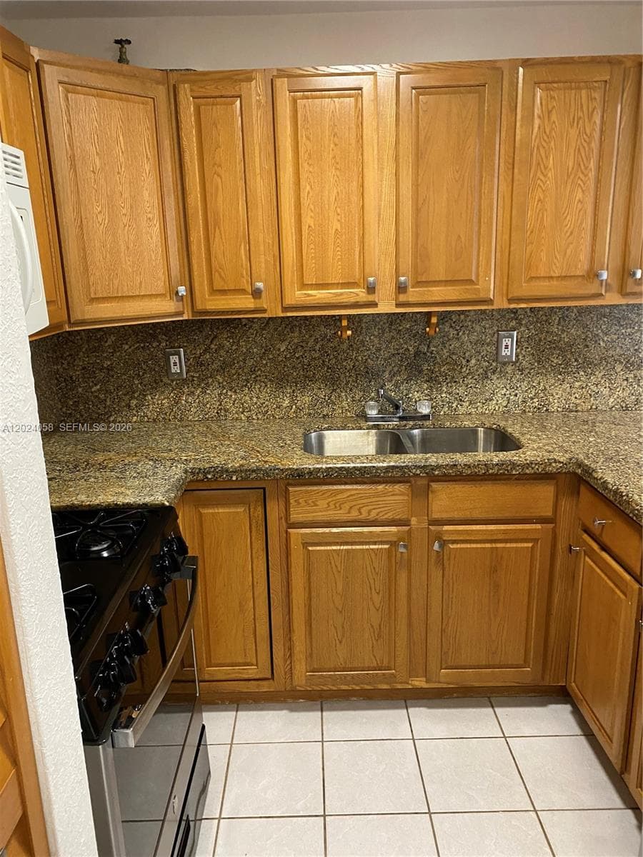 1300 W 47th Pl # 118, Hialeah FL 33012 photo 4