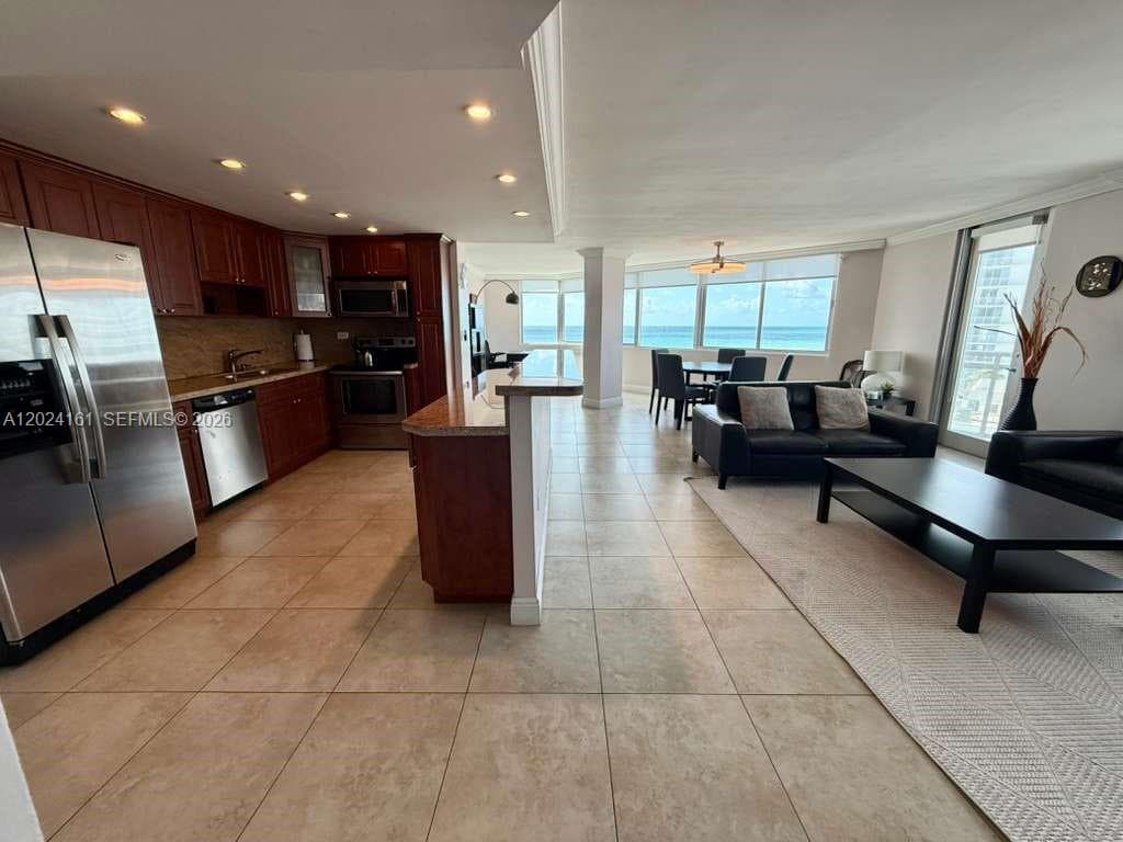 7135 Collins Ave # 815, Miami Beach FL 33141 photo 2