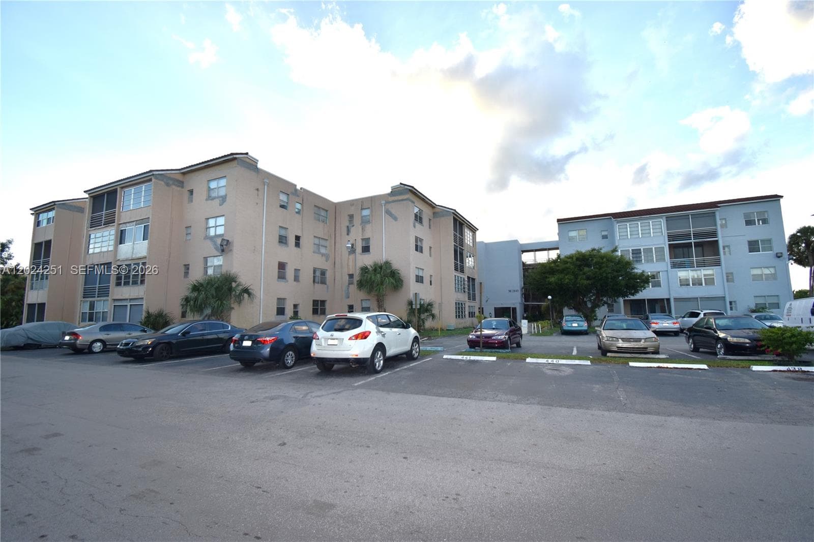 2850 Somerset Dr # 414L, Lauderdale Lakes FL 33311 photo 2