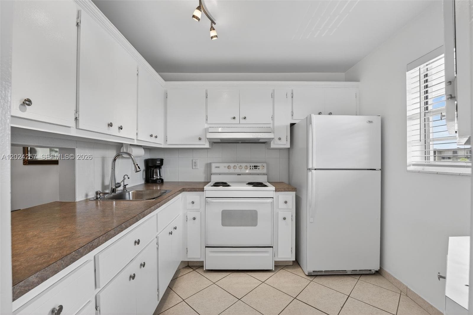 2800 NW 47th Ter # 303B, Lauderdale Lakes FL 33313 photo 3
