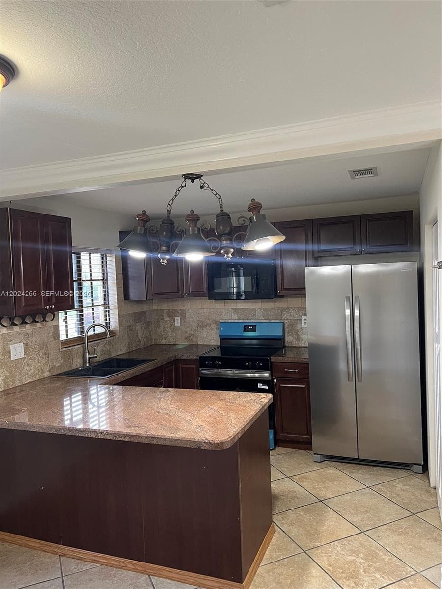 1126 NE 209th Ter, Miami FL 33179 photo 2