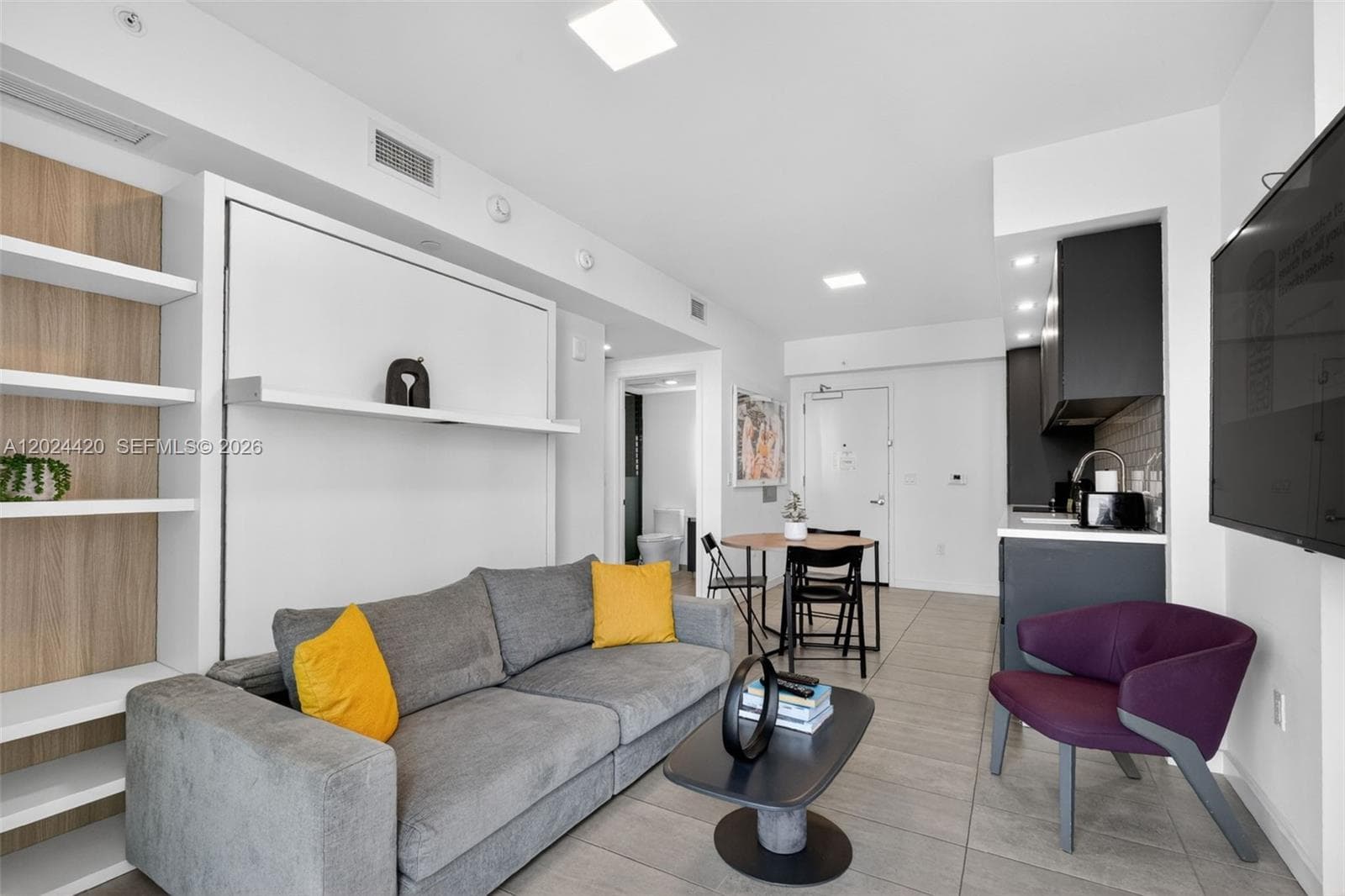 227 NE 2nd St # 2805, Miami FL 33132 photo 2