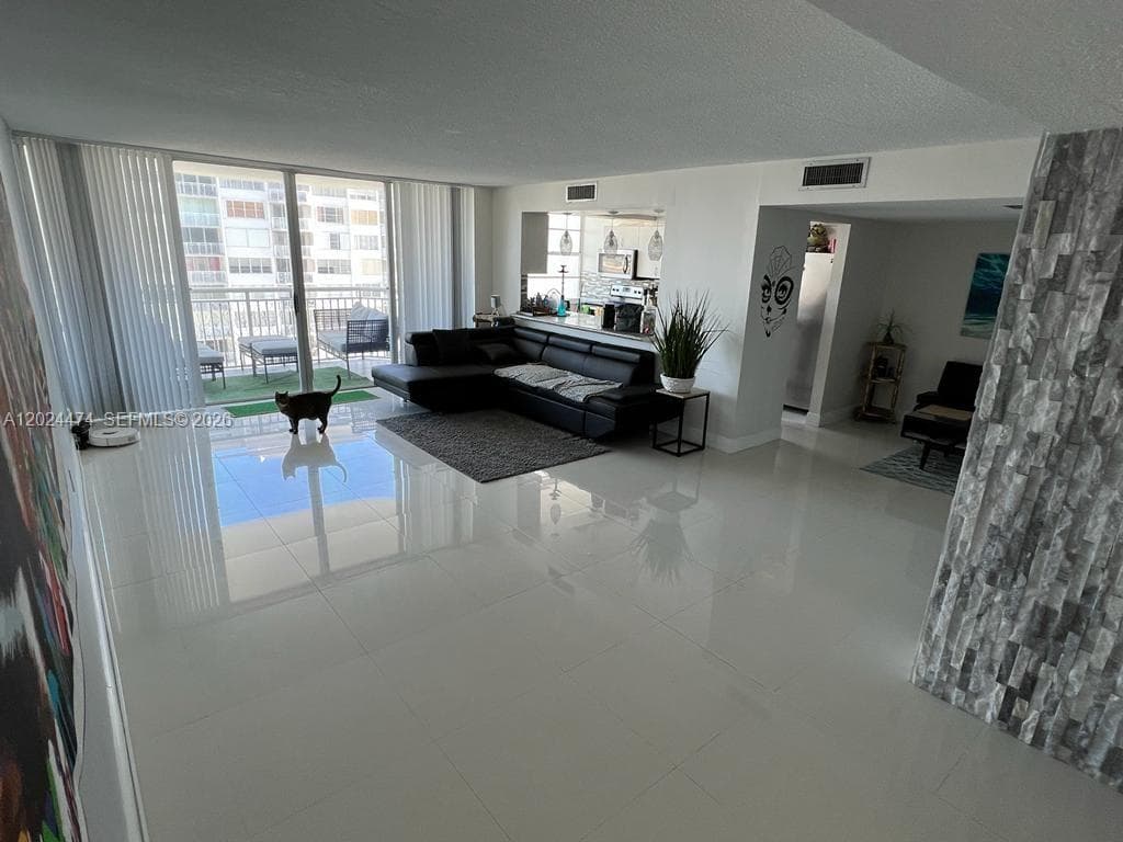 18061 Biscayne Blvd # 1404, Aventura FL 33160 photo 4
