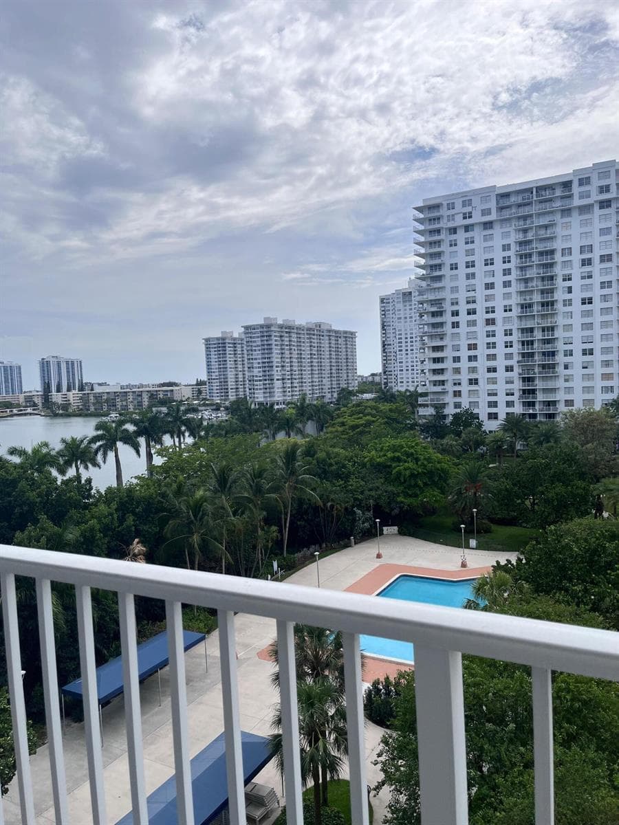 2851 NE 183rd Street, Aventura FL 33160 photo 3