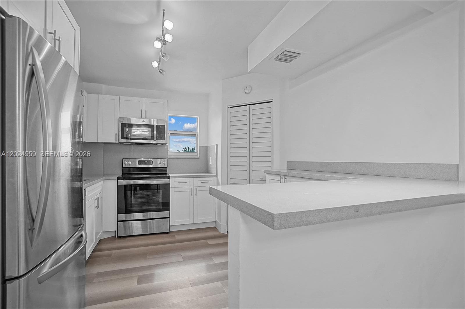 9273 Collins Ave # 309, Surfside FL 33154 photo 3