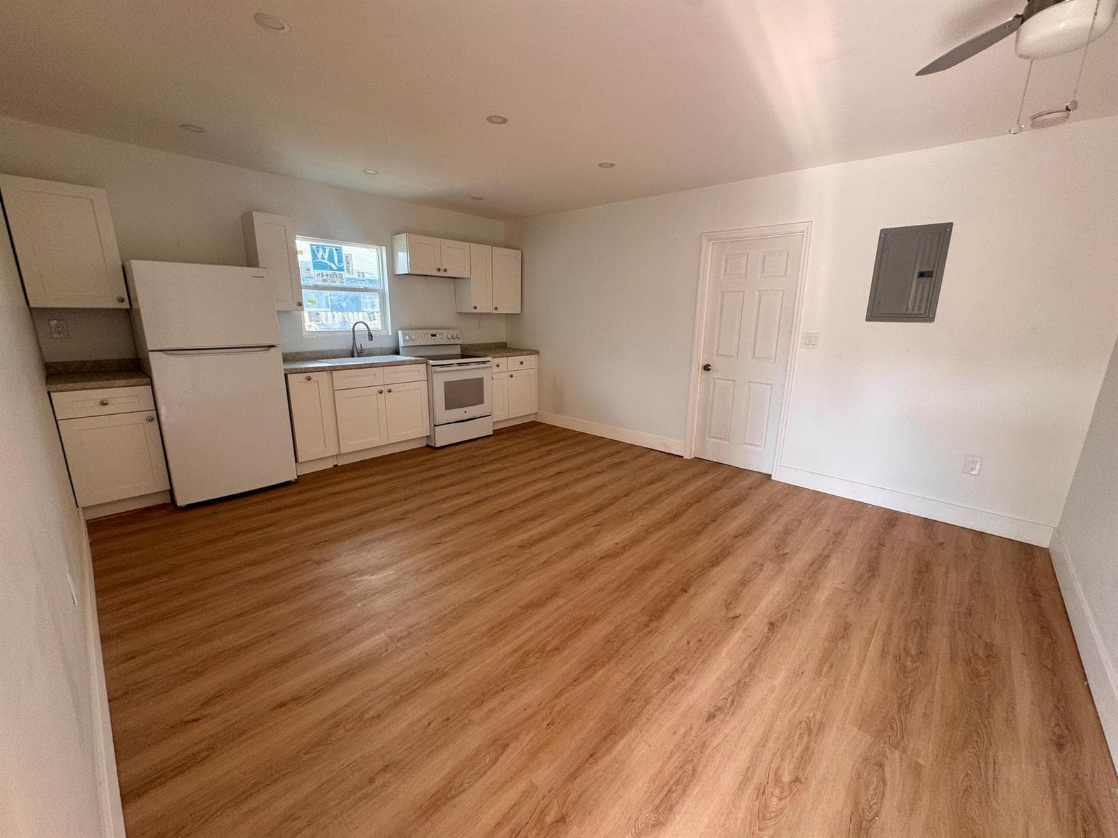 2513 Avenue E, Riviera Beach FL 33404 photo 4