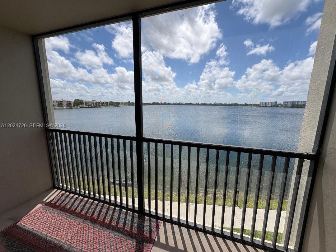 111 Lake Emerald Dr # 302, Oakland Park FL 33309 photo 2