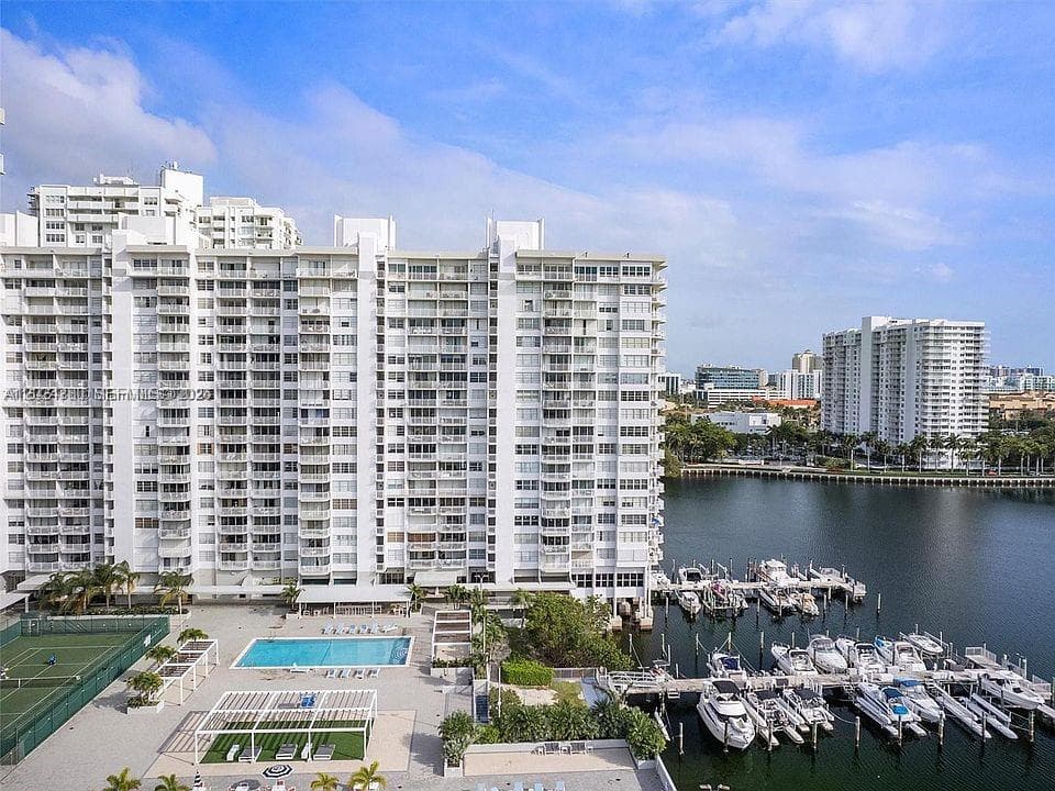 18081 Biscayne Blvd # 1904, Aventura FL 33160 photo 3