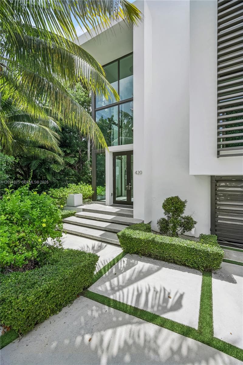 420 N Hibiscus Dr, Miami Beach FL 33139 photo 2