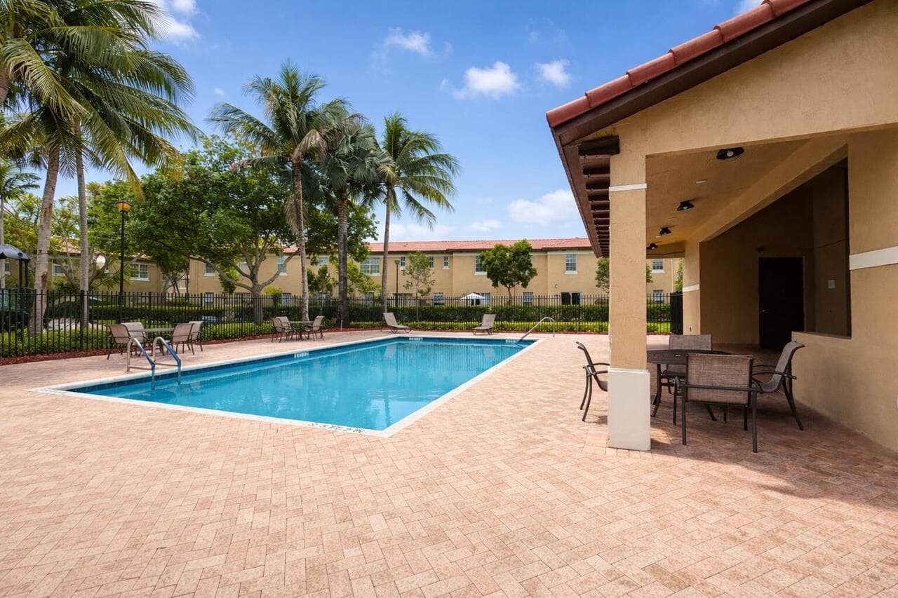 6898 Julia Gardens Drive, Coconut Creek FL 33073 photo 3