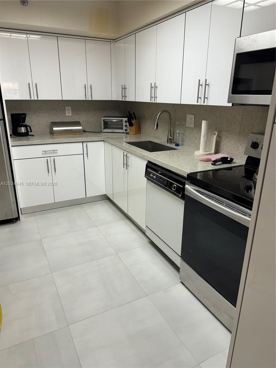 3600 Mystic Pointe Dr # 208, Aventura FL 33180 photo 2