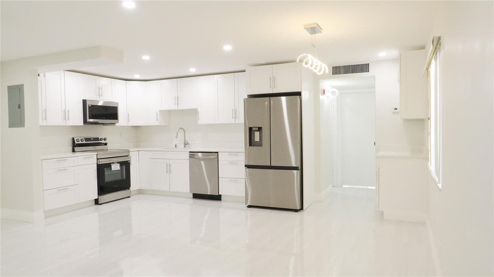 343 Normandy # 343, Delray Beach FL 33484 photo 5