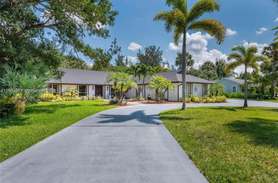 13353 Doubletree Cir, Wellington FL 33414 photo 2
