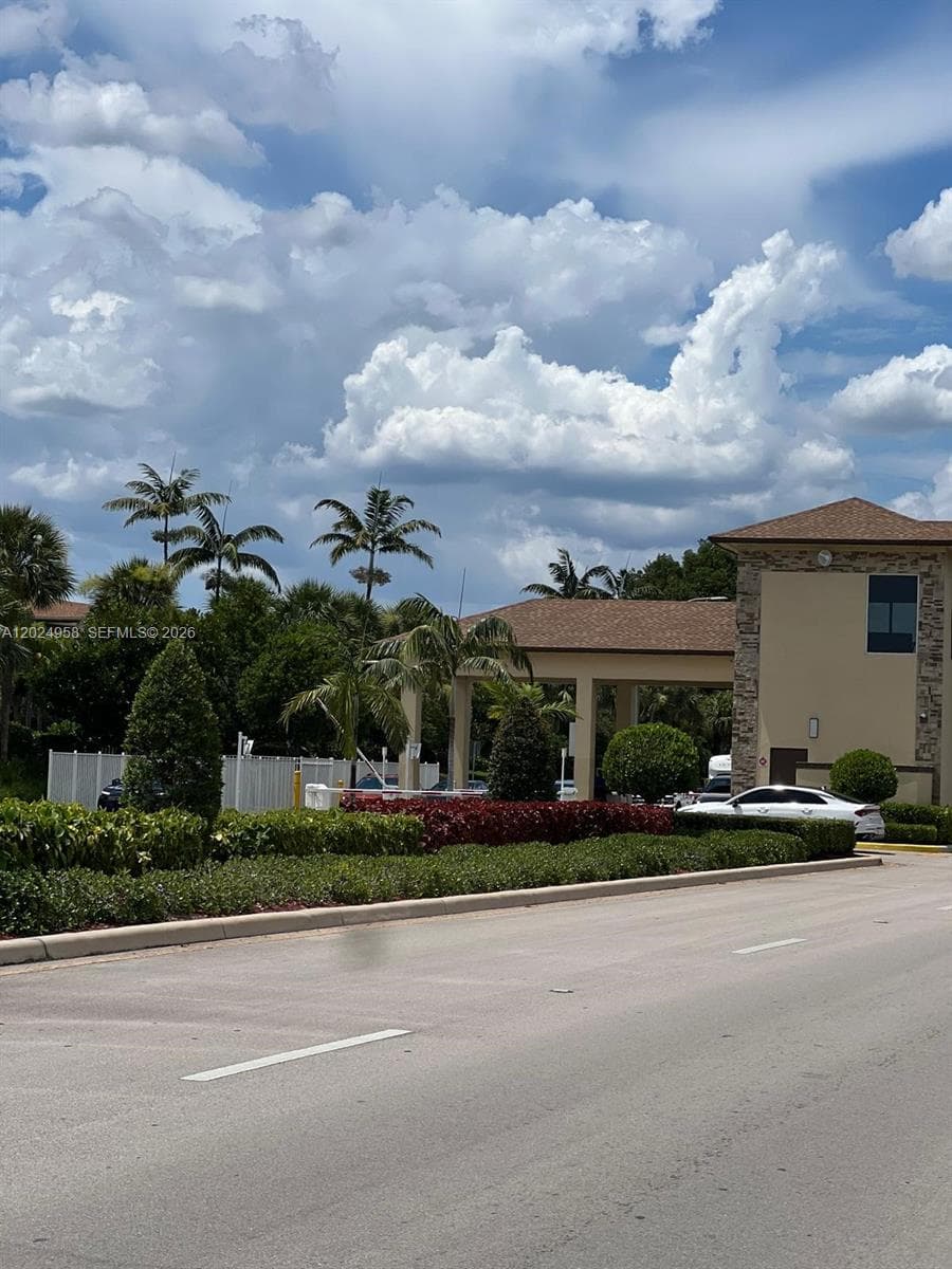 1400 SW 124th Ter # 109Q, Pembroke Pines FL 33027 photo 2
