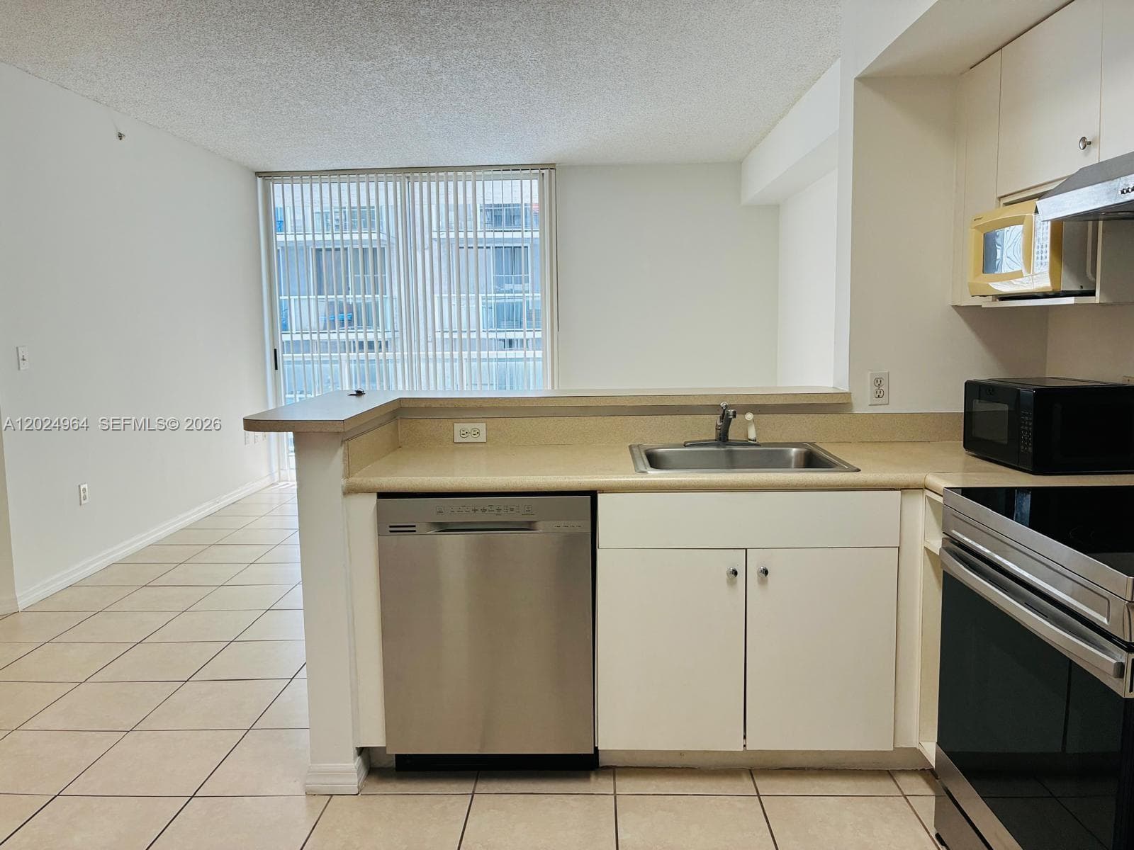 5085 NW 7th St # 909, Miami FL 33126 photo 2