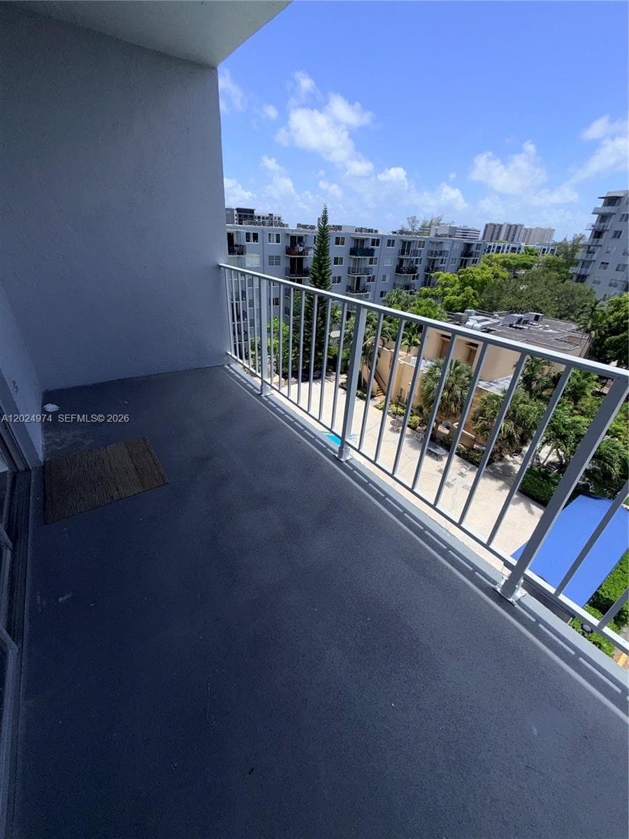 1470 NE 125th Ter # 605, North Miami FL 33161 photo 2