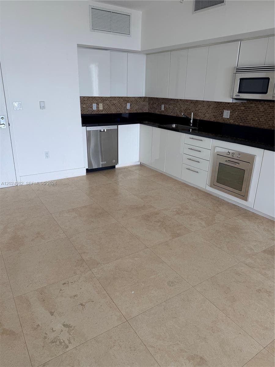 92 SW 3rd St # 3909, Miami FL 33130 photo 3
