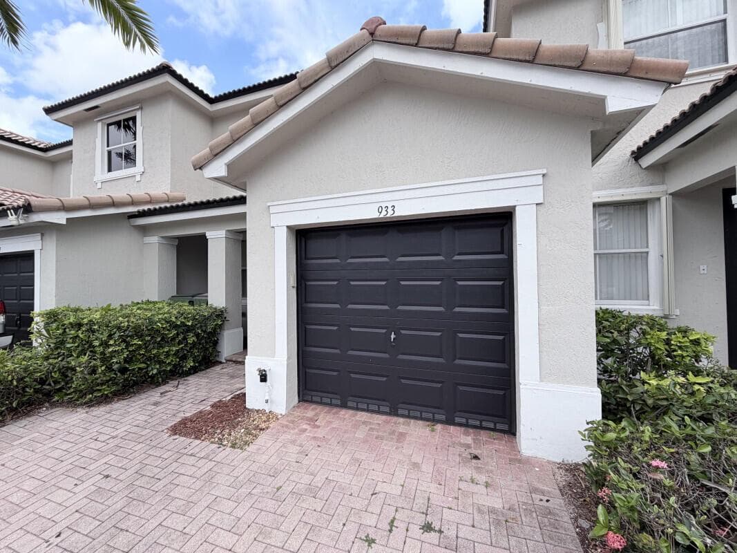 933 NE 42nd Avenue, Homestead FL 33033 photo 2