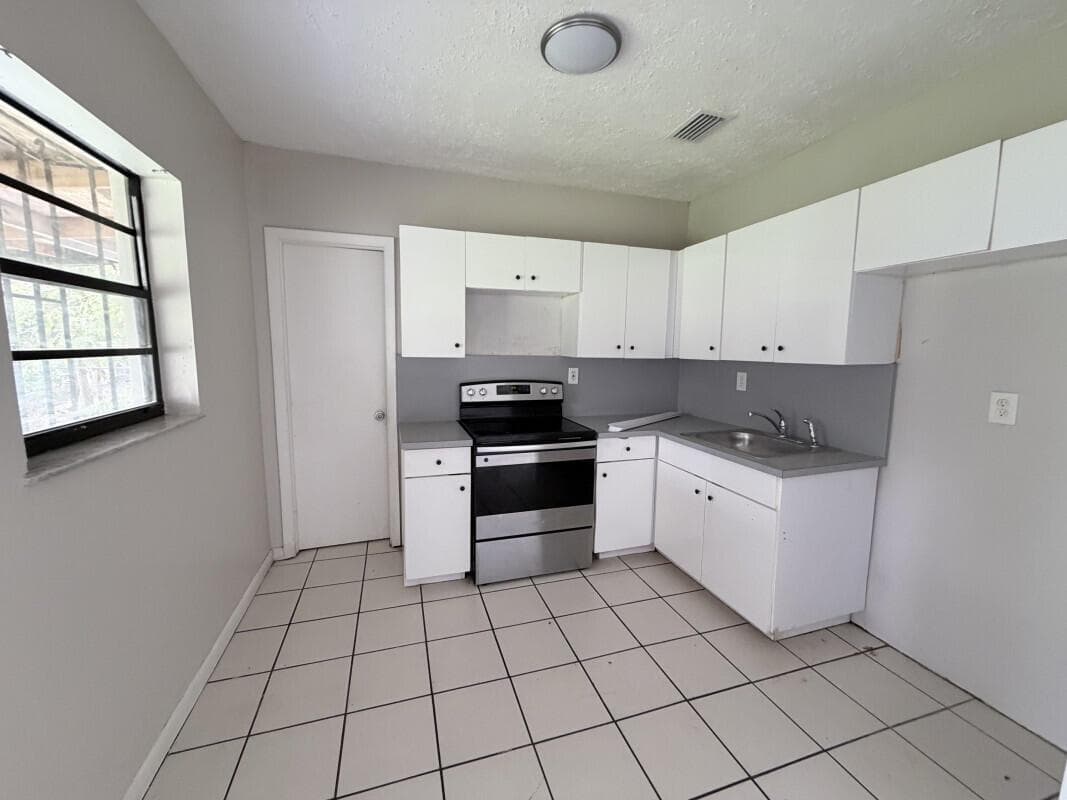 639 SW 3rd Terrace, Homestead FL 33034 photo 3