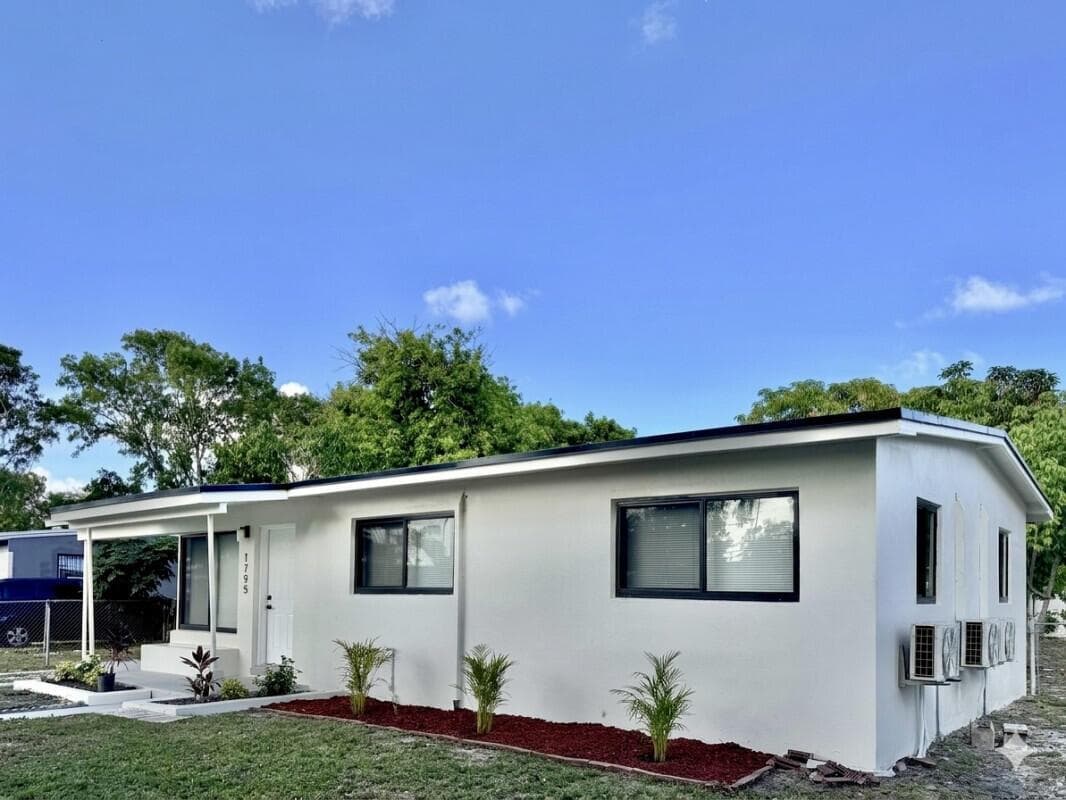 1795 Lauderdale Manor Drive, Fort Lauderdale FL 33311 photo 4
