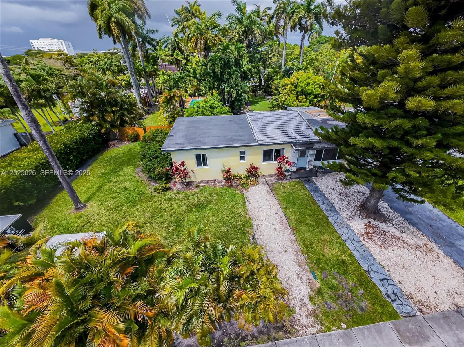 548 East Dr, Miami Springs FL 33166 photo 2