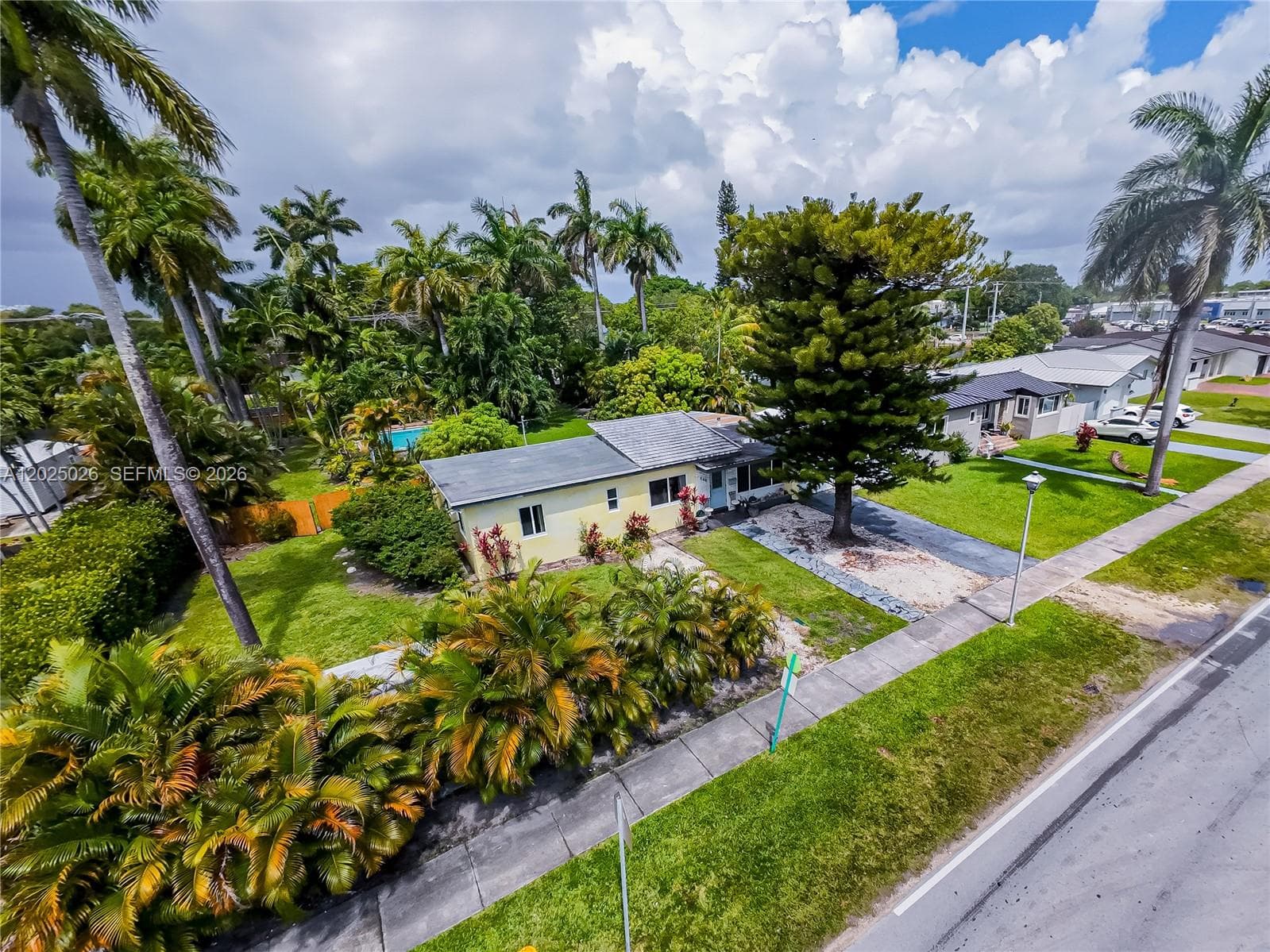 548 East Dr, Miami Springs FL 33166 photo 3