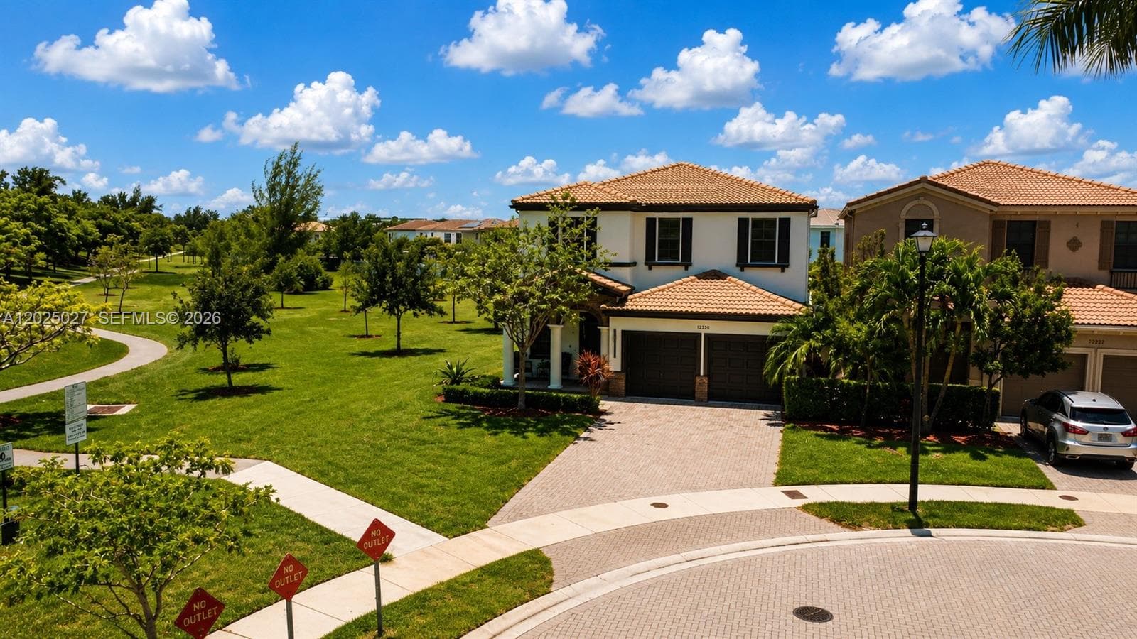 19220 NE 9th Pl, Miami FL 33179 photo 2