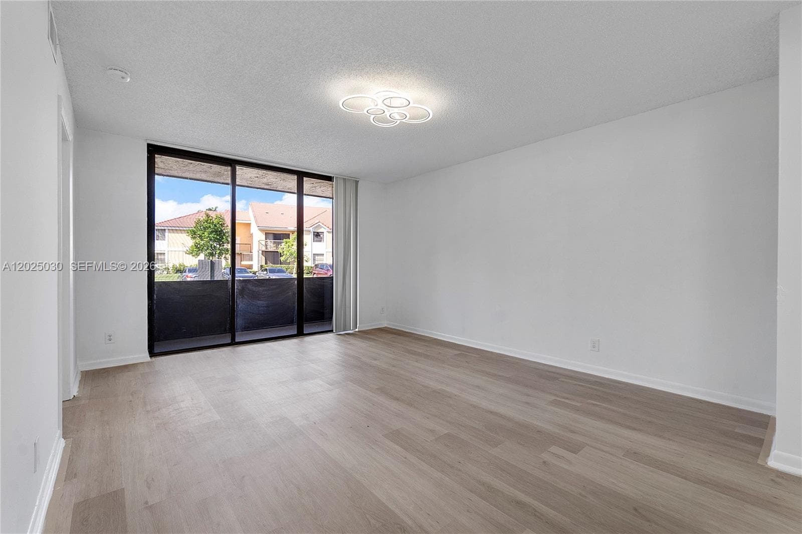 5661 Riverside Dr, Coral Springs FL 33067 photo 3